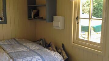 1 bedroom, bed sheets