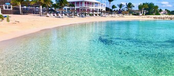 4br - SANDY BEACH and pool in 50 steps! Tennis! Pickle! Gated community