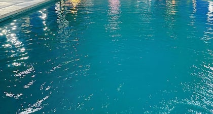 4br -Walk to SANDY BEACH! and pool in 50 steps! Tennis! Pickle! Gated community