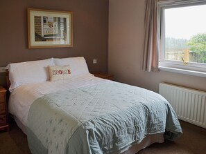 4 bedrooms, free WiFi, bed sheets - 4 bedroom accommodation in Red Row near Amble (Red Row near Amble)