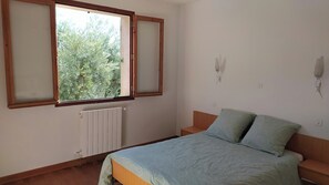 3 bedrooms, WiFi, bed sheets