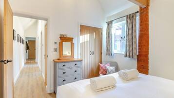 3 bedrooms, free WiFi, bed sheets