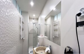 Shower, hair dryer, towels