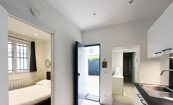 Iron/ironing board, free WiFi, bed sheets