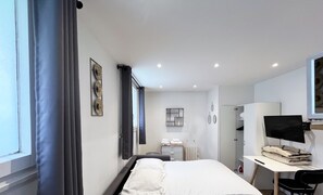 Fer et planche à repasser, Wi-Fi gratuit, draps fournis