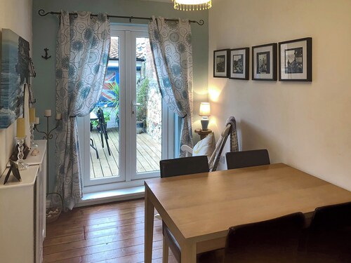 This delightful holiday home provides cosy and welcoming accommodation.