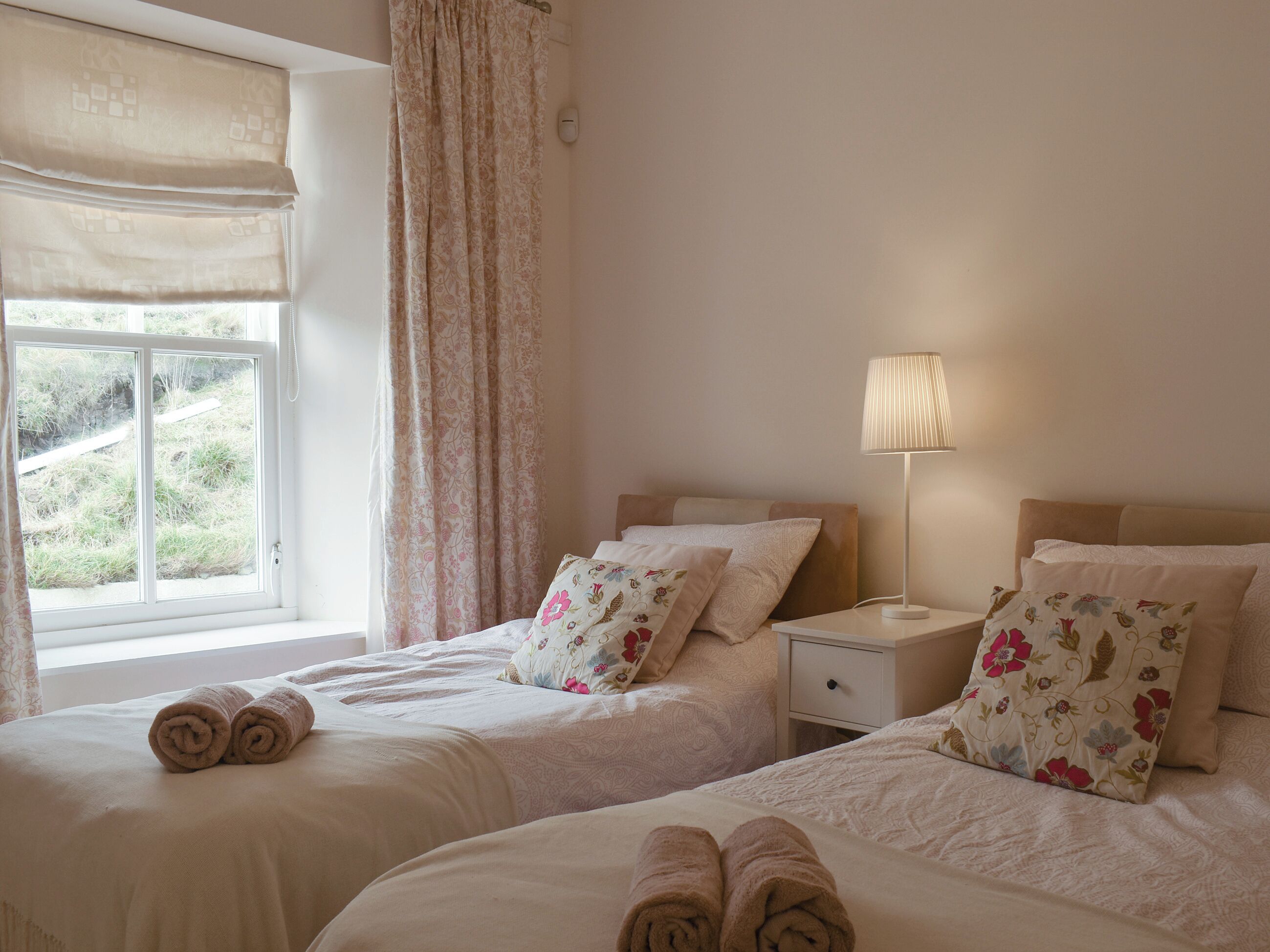 2 quartos, Wi-Fi de cortesia, roupa de cama