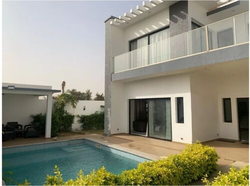 Luxury villa with 4 bedrooms/showers and private pool close to the beach