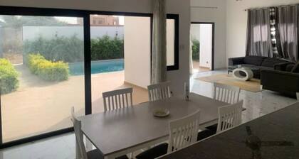 Luxury villa with 4 bedrooms/showers and private pool close to the beach