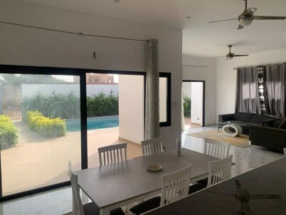 Luxury villa with 4 bedrooms/showers and private pool close to the beach