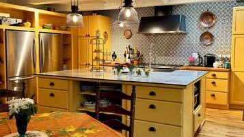 Micro-ondes, four, plaque de cuisson, lave-vaisselle