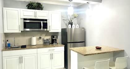 Adorable 1 bedroom studio in perfect location