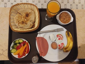 فطور أوروبي مجانًا يوميًا