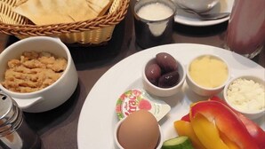 فطور أوروبي مجانًا يوميًا