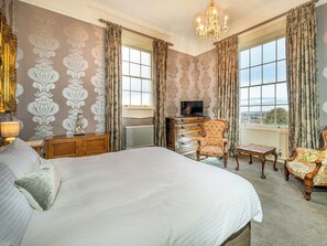 11 bedrooms, free WiFi, bed sheets