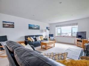 TV, fireplace - 4 bedroom accommodation in Morfa Nefyn, Pwllheli (Morfa Nefyn, Pwllheli)