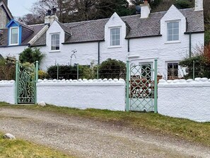 Exterior - A perfect location for a family island break by the seaside. (Lochranza)