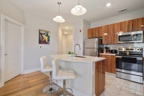 Condo Confort, 2 habitaciones, para no fumadores, acceso a la alberca | Cocina privada | Refrigerador, microondas, horno y parrilla de estufa 