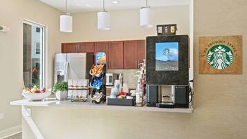 Comfort Condo, 2 Bedrooms, Non Smoking, Pool Access | Private kitchen | Fridge, microwave, oven, stovetop