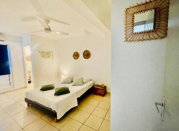 3 bedrooms, iron/ironing board, WiFi, bed sheets