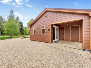 Exterior - A peaceful location for a relaxing break with excellent fishing to enjoy. (Marston)