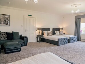6 bedrooms, free WiFi, bed sheets