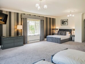 6 bedrooms, free WiFi, bed sheets