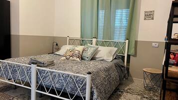 1 Schlafzimmer, BĂŒgeleisen/BĂŒgelbrett, WLAN, BettwĂ€sche