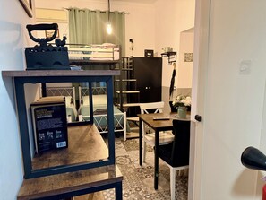 1 غرفة نوم ومكواة/لوح كي وواي فاي وملاءات أسرّة