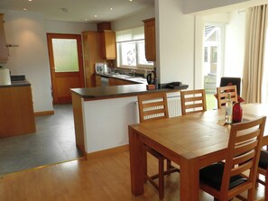 Dining - 4 bedroom accommodation in Brodick, Isle of Arran (Brodick, Isle of Arran)