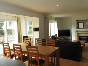 TV - 4 bedroom accommodation in Brodick, Isle of Arran (Brodick, Isle of Arran)