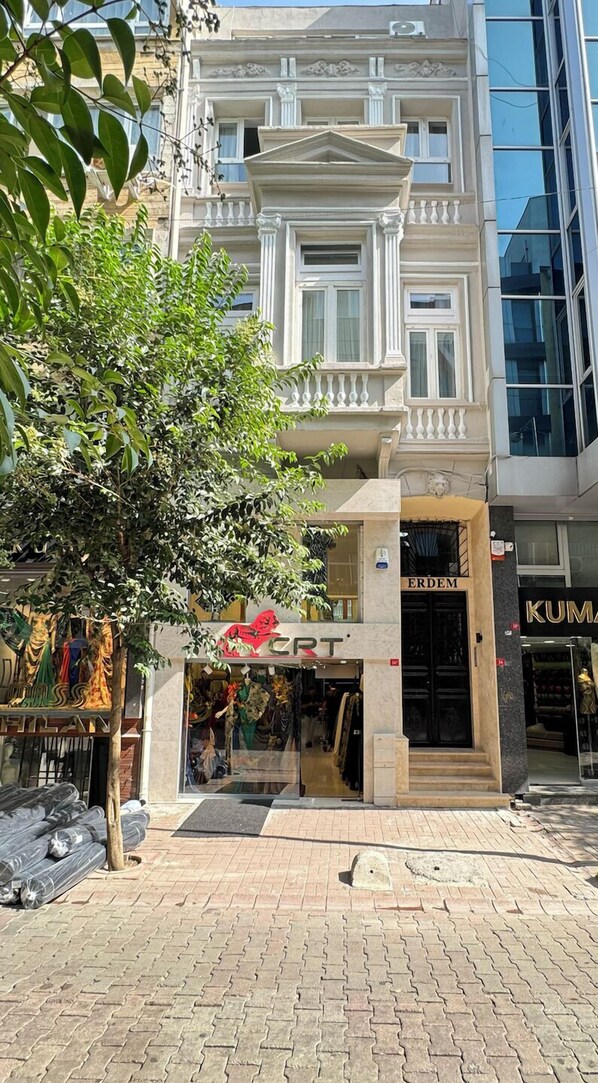 Exterior - ERDEM (Istanbul)