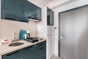 Comfort Apartment, City View | Private kitchen