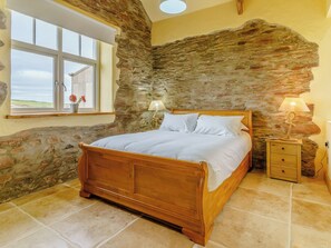 3 quartos, Wi-Fi de cortesia, roupa de cama