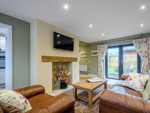Living area - Great location for exploring The Cotswold. (South Cerney, near Cirencester)