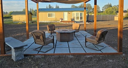 Cozy 2-bedroom on 10 acres with WiFi, AC in wonderful Yelm