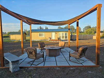 Cozy 2-bedroom on 10 acres with WiFi, AC in wonderful Yelm