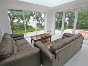 TV - Dornock Brow Cottage (Dornock near Annan)