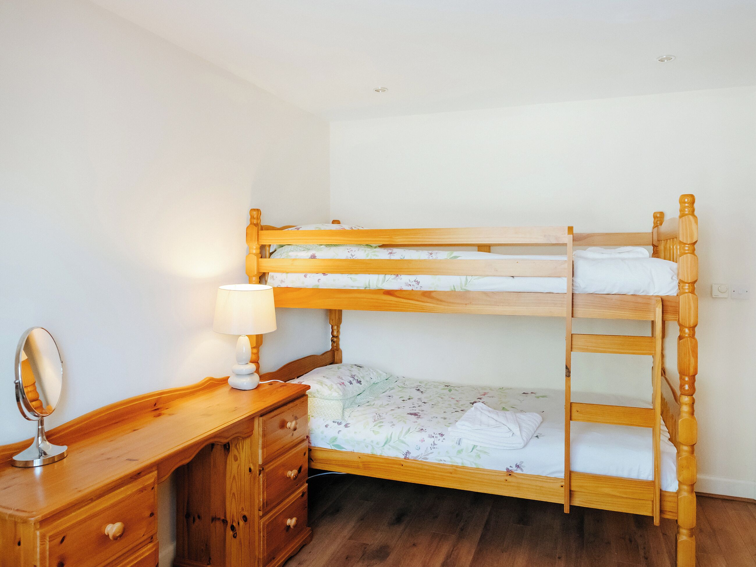 4 bedrooms, WiFi, bed sheets