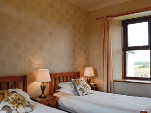 3 bedrooms, bed sheets - 3 bedroom accommodation in Borness, by Borgue, Kirkcudbright (Borness, by Borgue, Kirkcudbright)