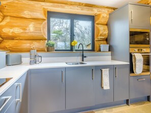 Kylskåp, mikrovågsugn och diskmaskin