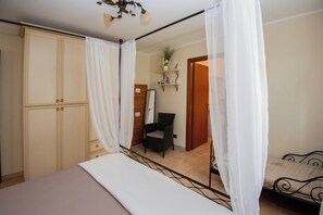 1 bedroom, iron/ironing board, travel crib, free WiFi - Flora house sea and mountain view. All are welcome!!! (Abruzzo)