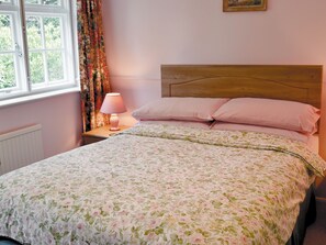 3 bedrooms, free WiFi, bed sheets - Comfortable property all on one level in a pretty village location. (East Witton near Leyburn)