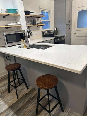 ميكروويف، فرن، موقد طهي مسطح، غسالة أطباق