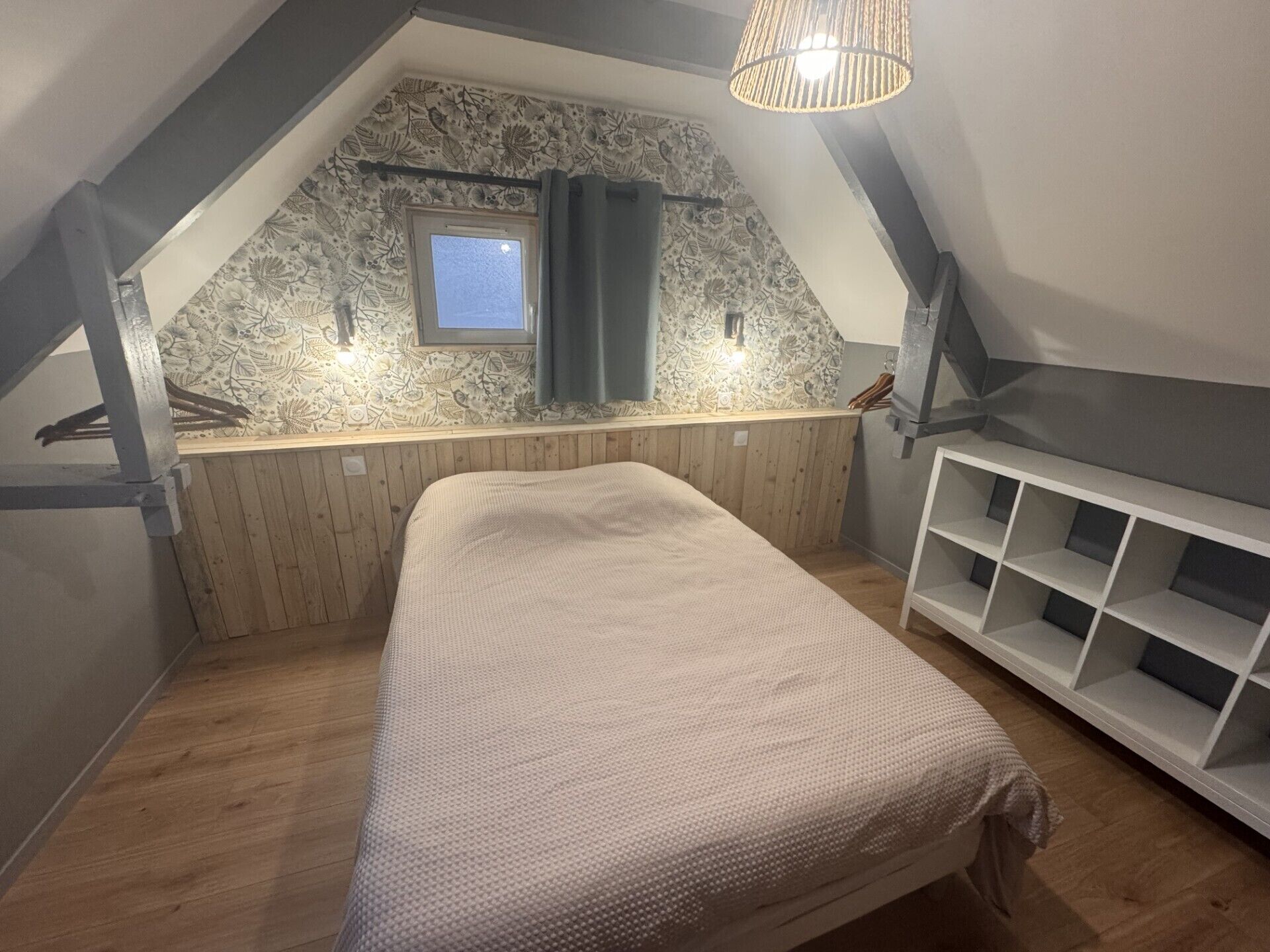 2 bedrooms, bed sheets