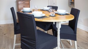 Dining - 2 bedroom accommodation in Easter Ross (Easter Ross)