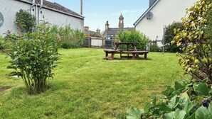 Outdoor dining - 2 bedroom accommodation in Easter Ross (Easter Ross)