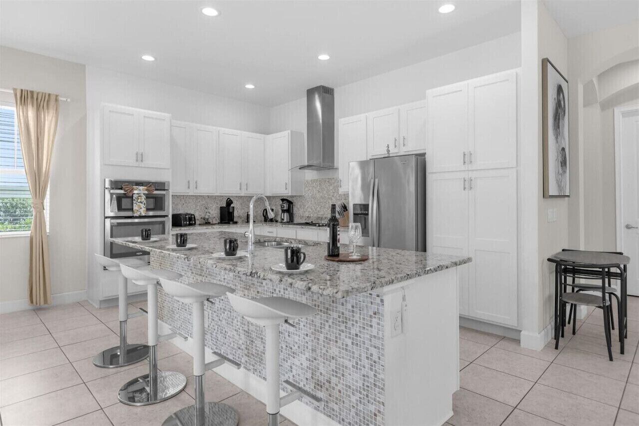 雪櫃、微波爐、焗爐、爐具