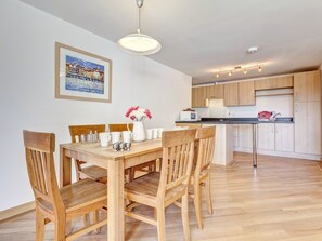 Dining - 5 Red Rock Apartments (Dawlish Warren)