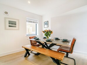 Dining - 4 bedroom accommodation in Newquay (Newquay)